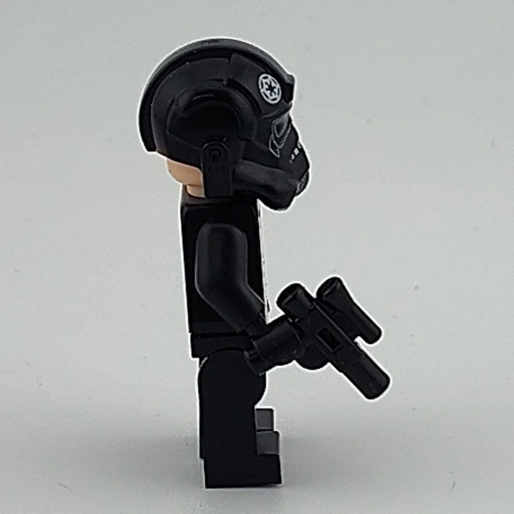 LEGO Star Wars: IMPERIAL TIE FIGHTER PILOT MINIFIGURE light nougat head 75300